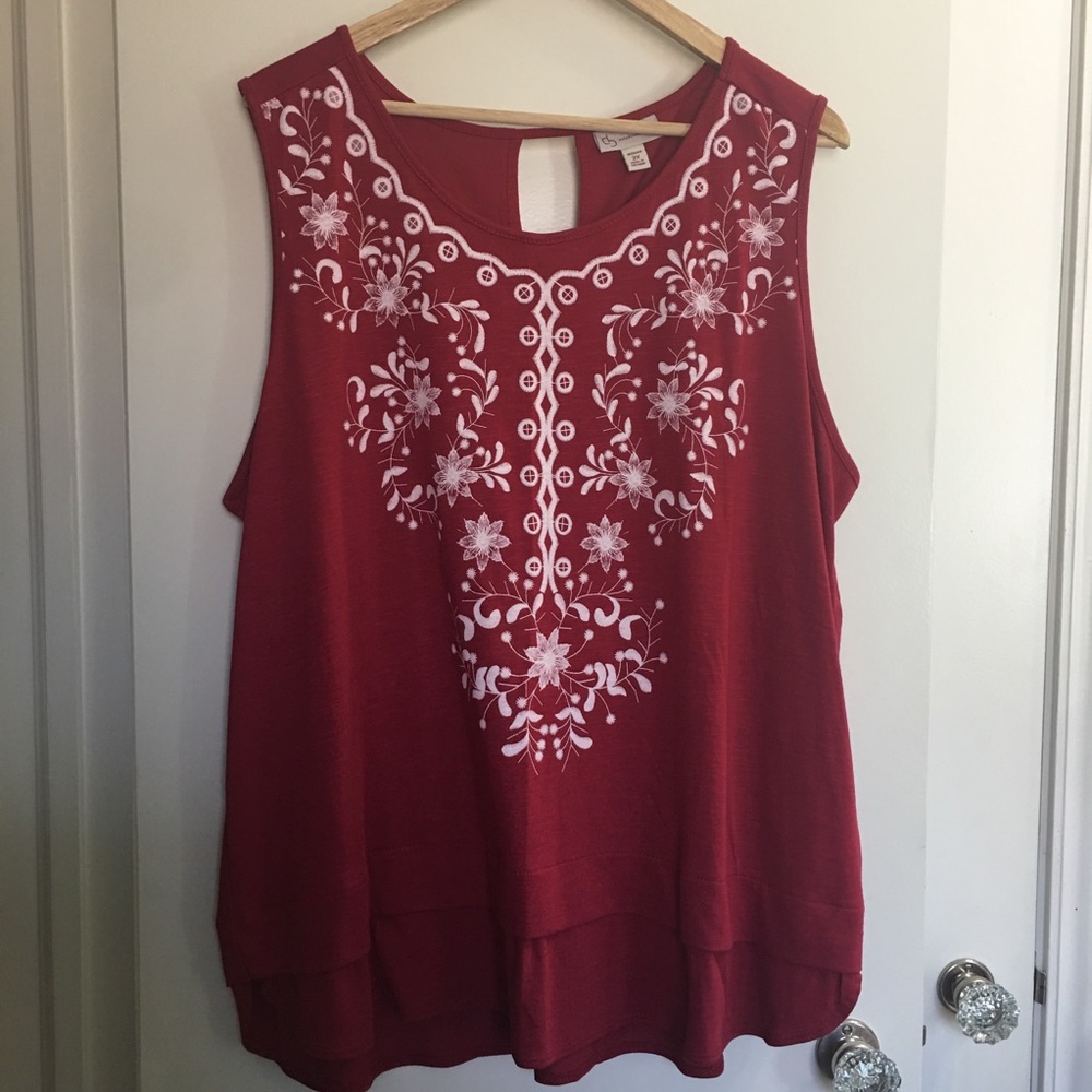 Sleeveless plus size embroidered top